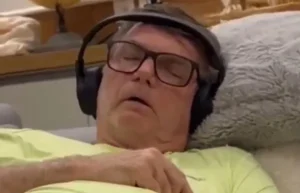 Jair Bolsonaro está muito inchado, diz Carlos após visitar pai na UTI 3