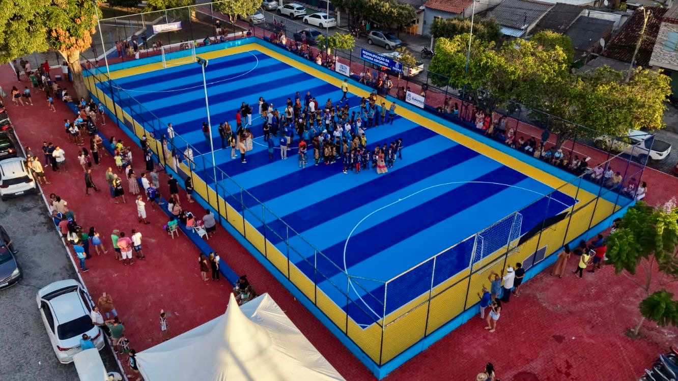 Eunápolis: Com torneio de escolinhas, Prefeitura reinaugura quadra da Praça da Liberdade com moderno piso modular 9