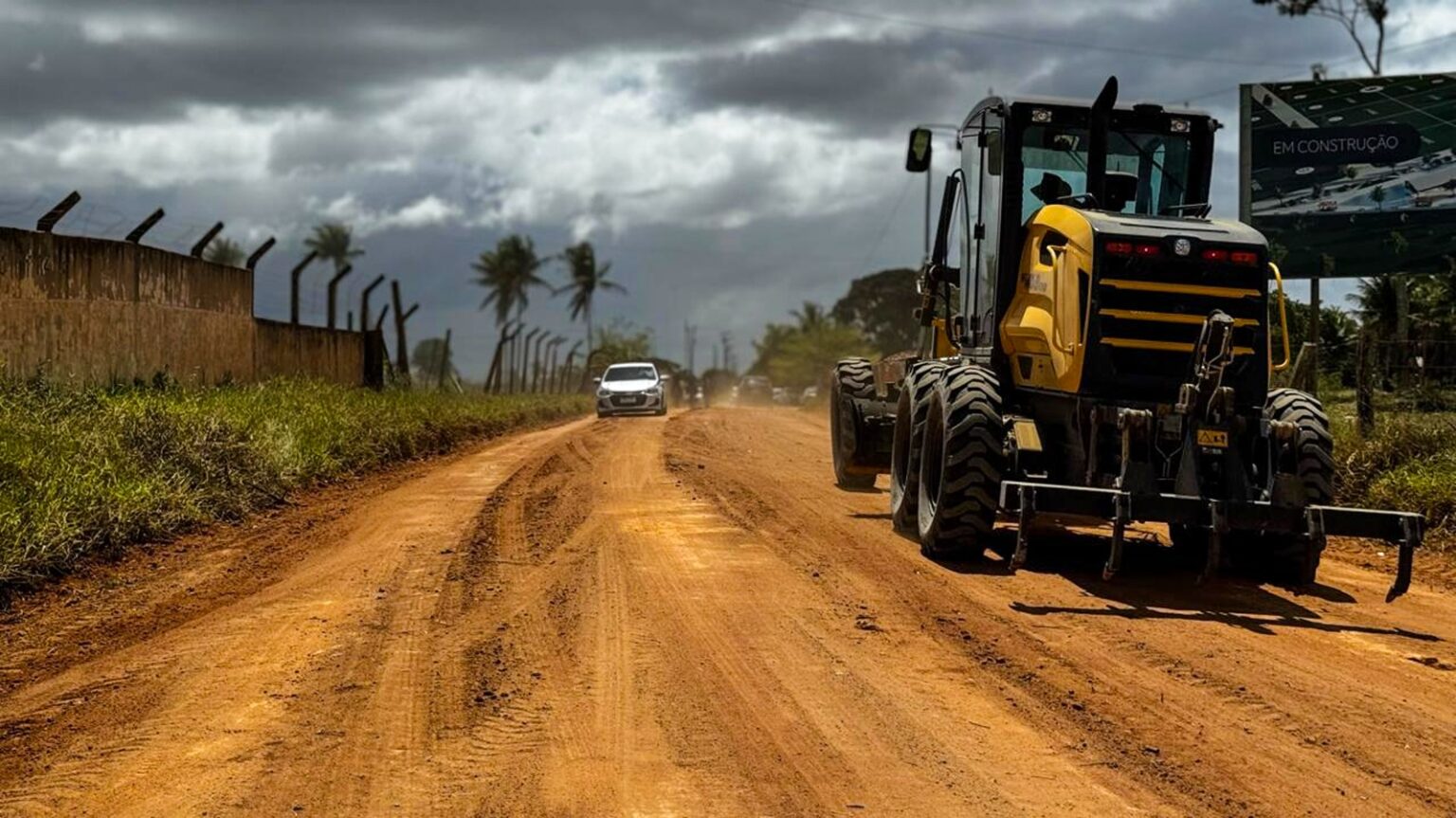 Prefeitura de Eunápolis intensifica patrolamento em bairros e na zona rural 4