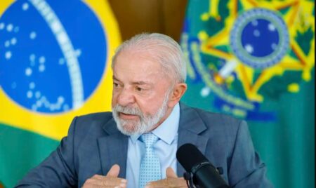 Lula envia ao Congresso projeto de lei pelo fim da escala 6x1 11