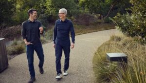 Apple anuncia que Tim Cook deixará cargo de CEO; conheça novo executivo 2