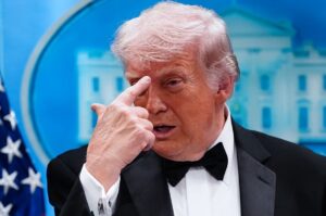 Trump divulga momento do ataque e imagem do atirador detido 2