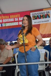 Deputada Cláudia Oliveira participa das comemorações pelos 64 anos de Itagimirim 1