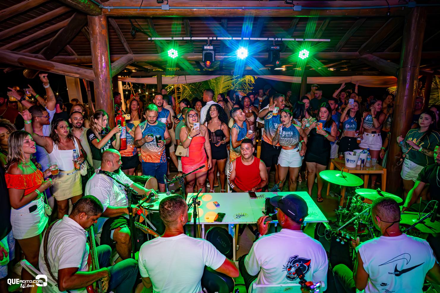 Santo Luau estreia com sucesso na Cabana Área Beach em Porto Seguro 12