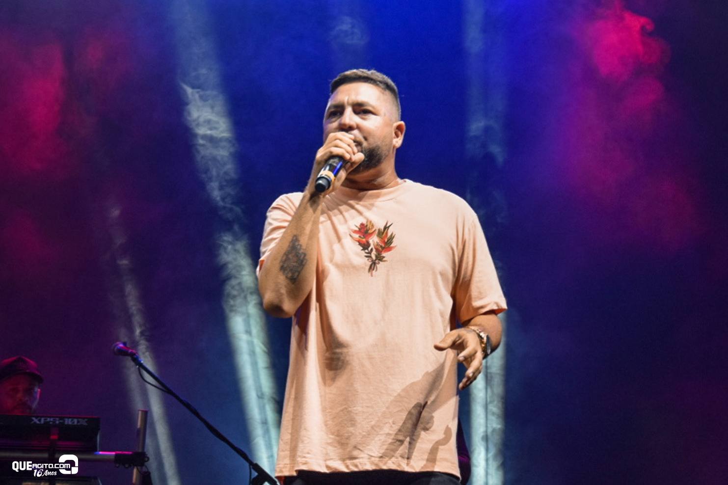 Thiago Aquino é destaque e leva multidão ao delírio na 2ª noite da Micareta de Itagimirim 2026 5