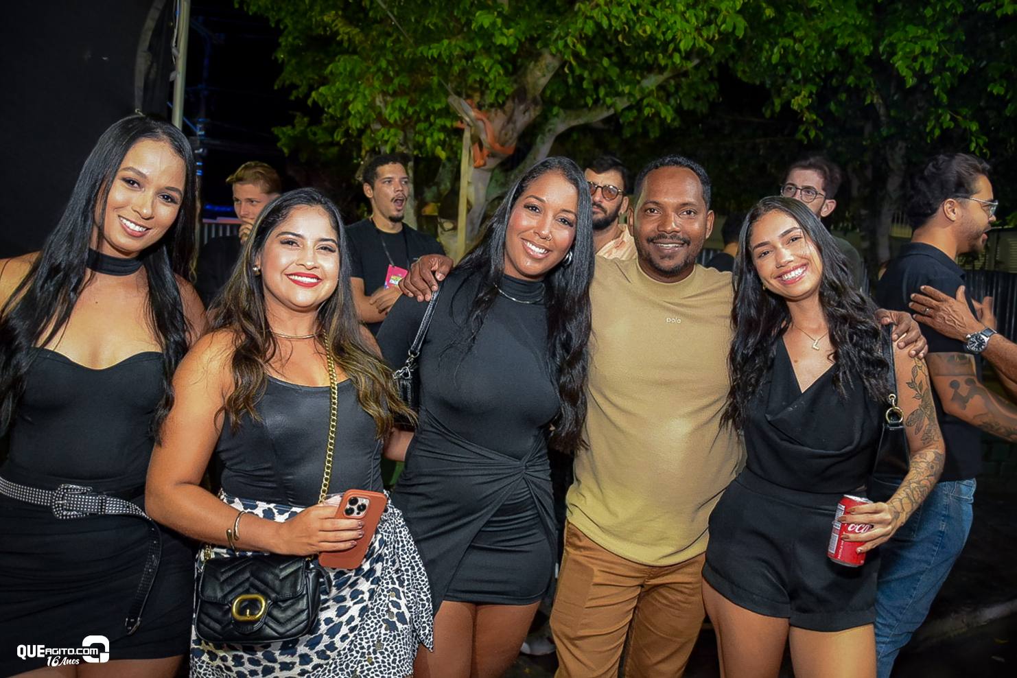 Thiago Aquino é destaque e leva multidão ao delírio na 2ª noite da Micareta de Itagimirim 2026 4