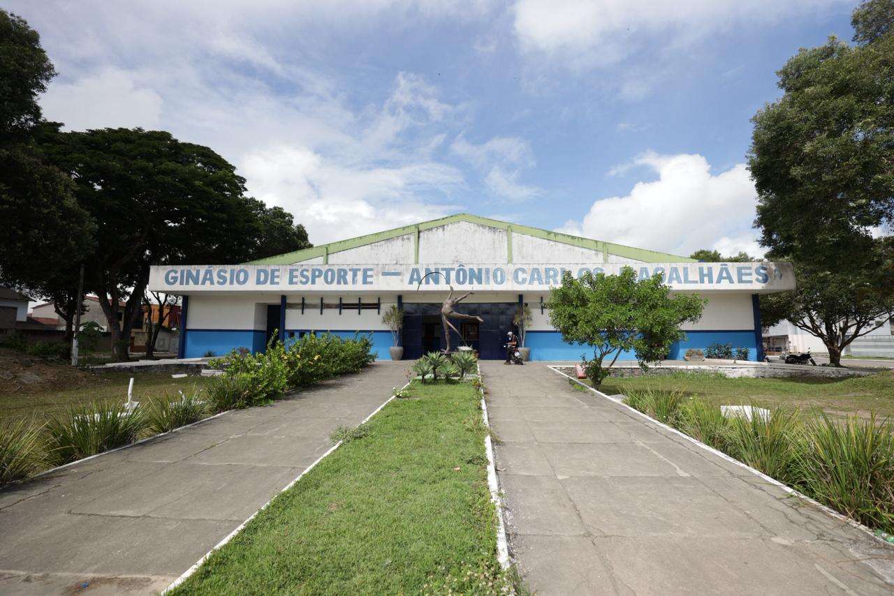 Prefeitura de Eunápolis reestrutura o Ginásio Antônio Carlos Magalhães, no Centauro 5