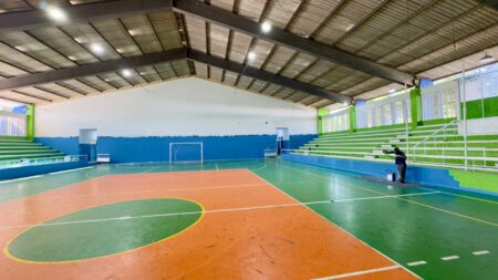 Prefeitura de Eunápolis reestrutura o Ginásio Antônio Carlos Magalhães, no Centauro 5