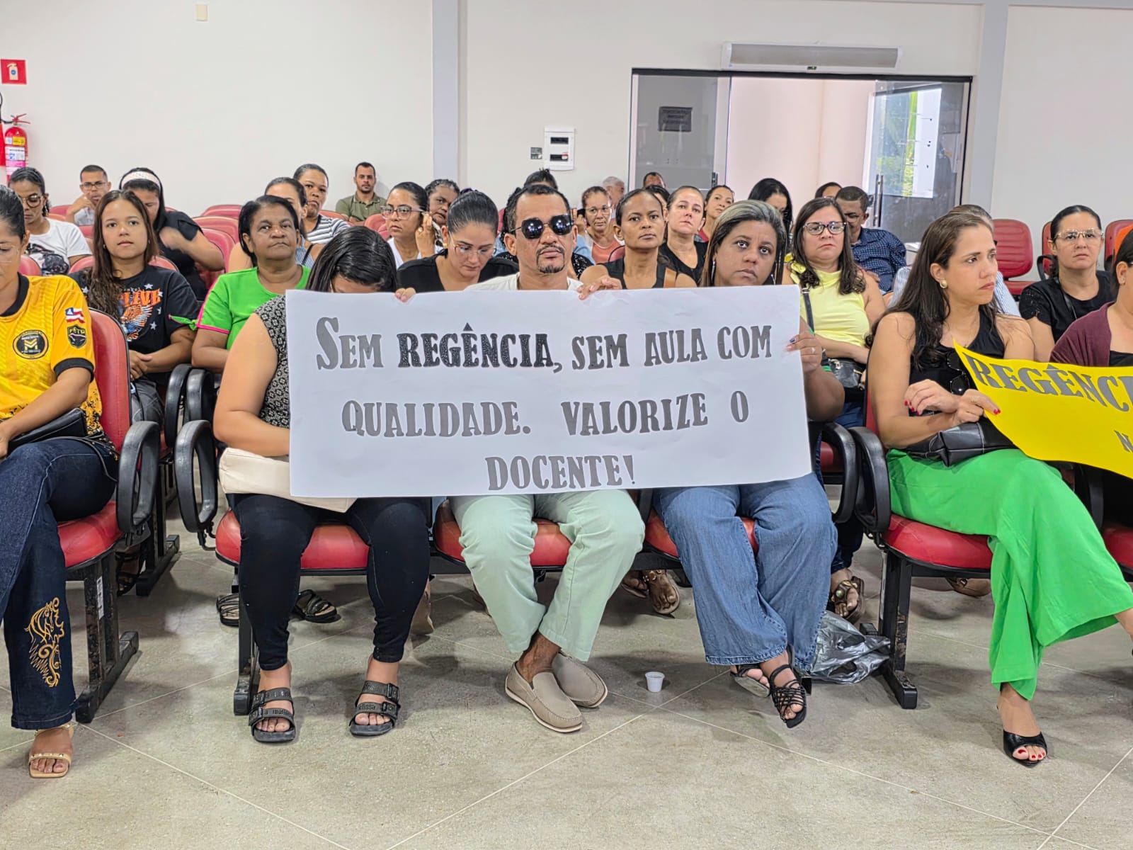 Aprovado em segunda votação Projeto de Lei de Regência de Classe para Professores em Eunápolis 7