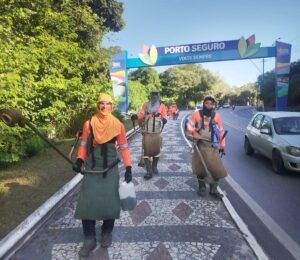 Equipes do Ação + Limpeza da Prefeitura de Porto Seguro reforçam serviços no Centro e Orla Norte 1