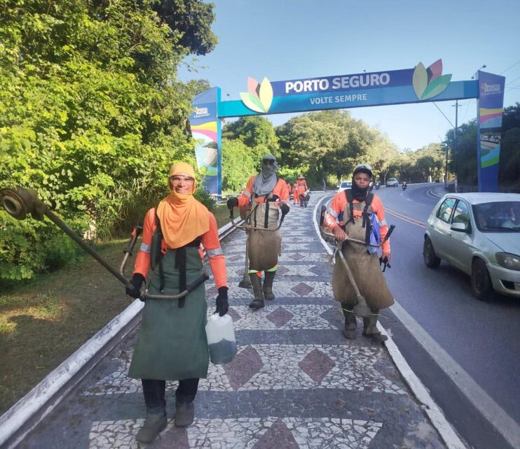 Equipes do Ação + Limpeza da Prefeitura de Porto Seguro reforçam serviços no Centro e Orla Norte 4