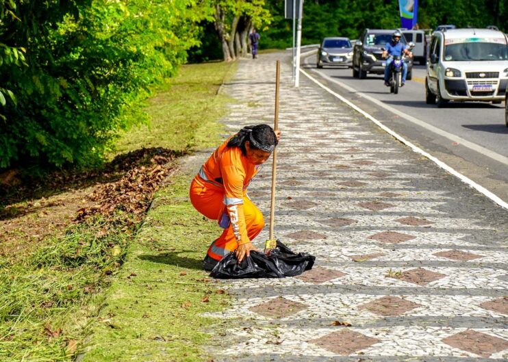 Equipes do Ação + Limpeza da Prefeitura de Porto Seguro reforçam serviços no Centro e Orla Norte 13