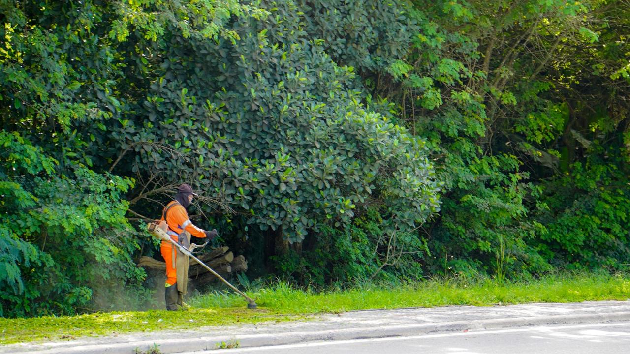 Equipes do Ação + Limpeza da Prefeitura de Porto Seguro reforçam serviços no Centro e Orla Norte 5