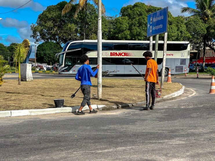Equipes do Ação + Limpeza da Prefeitura de Porto Seguro reforçam serviços no Centro e Orla Norte 11