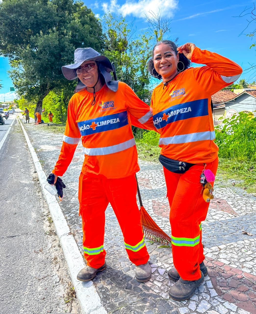Equipes do Ação + Limpeza da Prefeitura de Porto Seguro reforçam serviços no Centro e Orla Norte 8