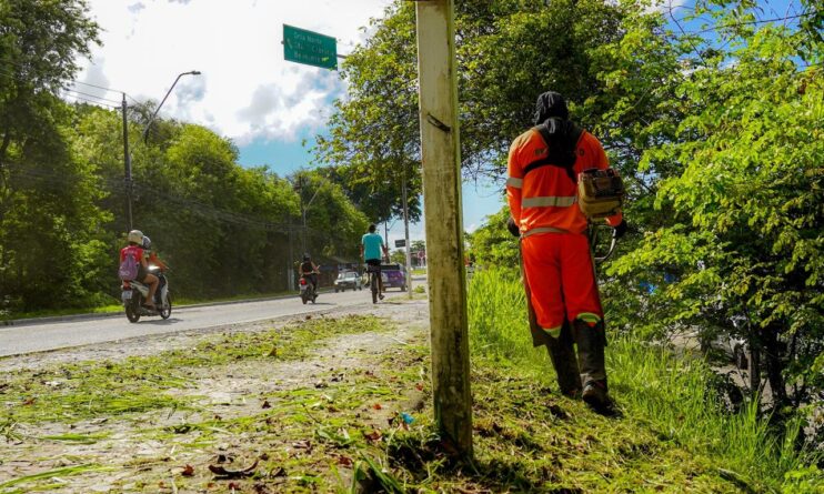Equipes do Ação + Limpeza da Prefeitura de Porto Seguro reforçam serviços no Centro e Orla Norte 15