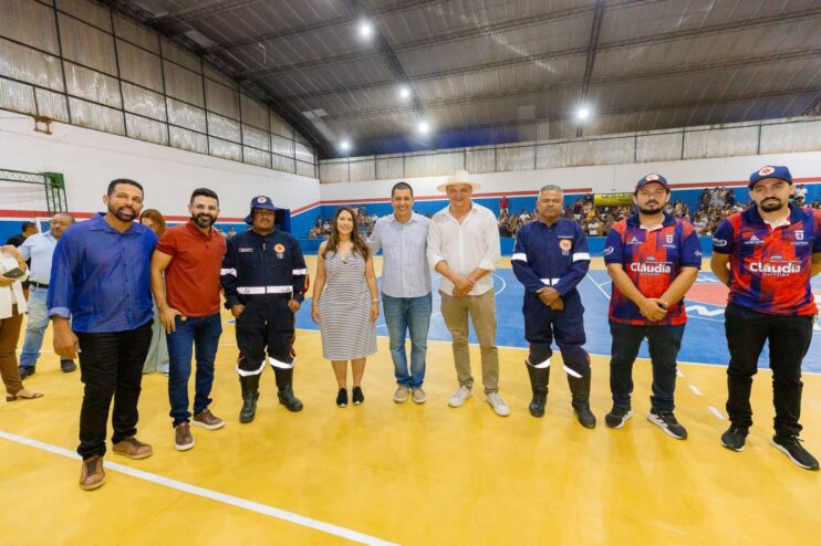 Deputada Cláudia Oliveira entrega ônibus escolar em Guaratinga 16