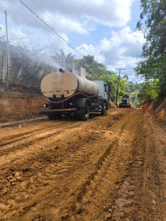 Prefeitura de Porto Seguro realiza recuperação de ladeiras do Imbiruçu e Acaufa 14