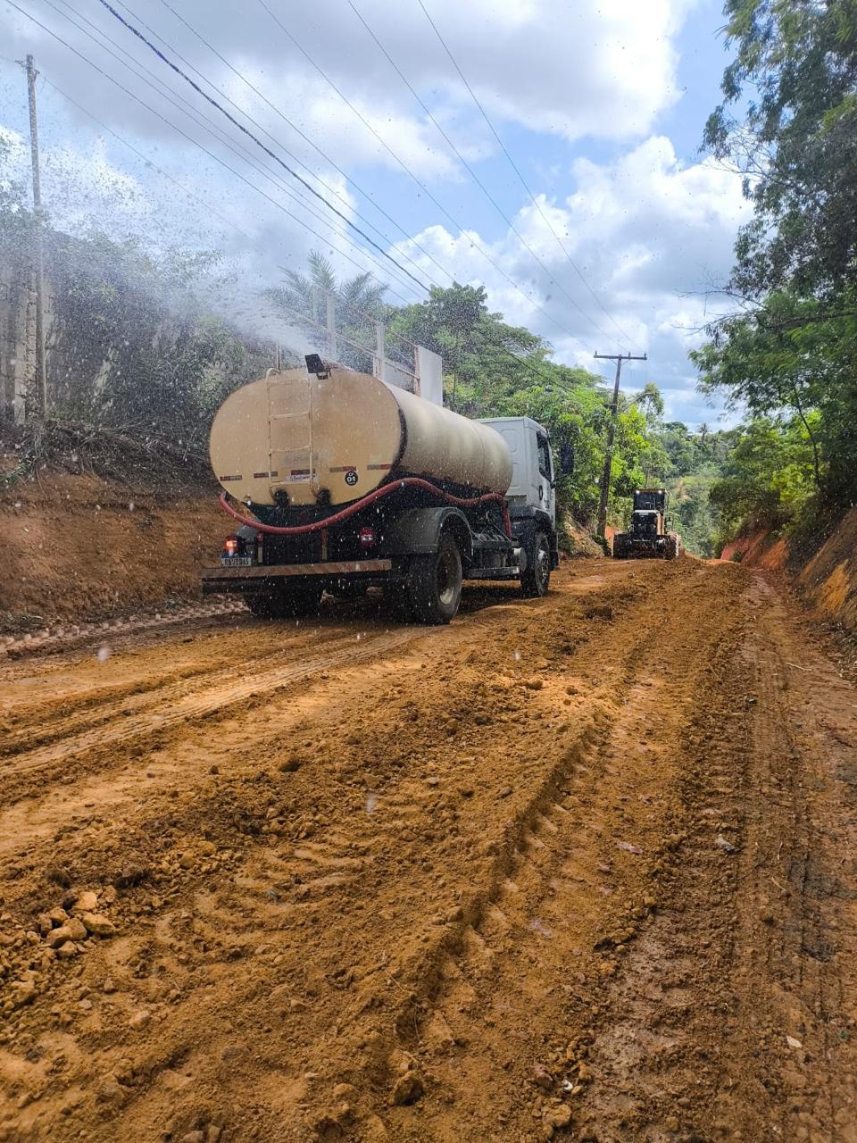 Prefeitura de Porto Seguro realiza recuperação de ladeiras do Imbiruçu e Acaufa 6