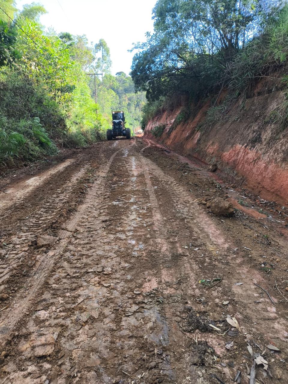 Prefeitura de Porto Seguro realiza recuperação de ladeiras do Imbiruçu e Acaufa 7