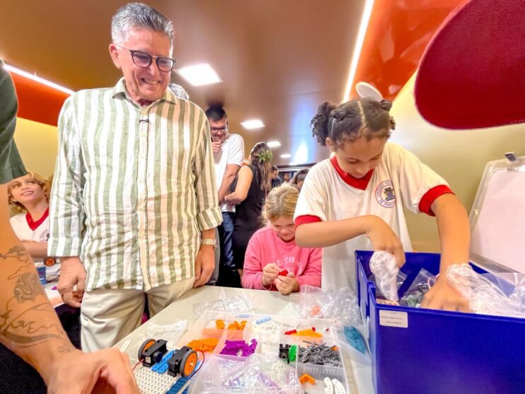 Prefeito visita projeto de robótica e avalia rumos da educação 19