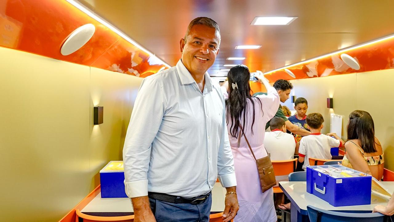 Prefeito visita projeto de robótica e avalia rumos da educação 9