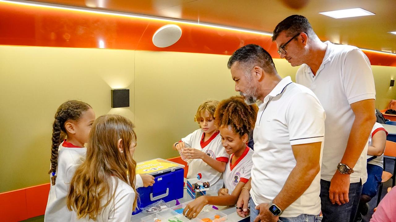 Prefeito visita projeto de robótica e avalia rumos da educação 8