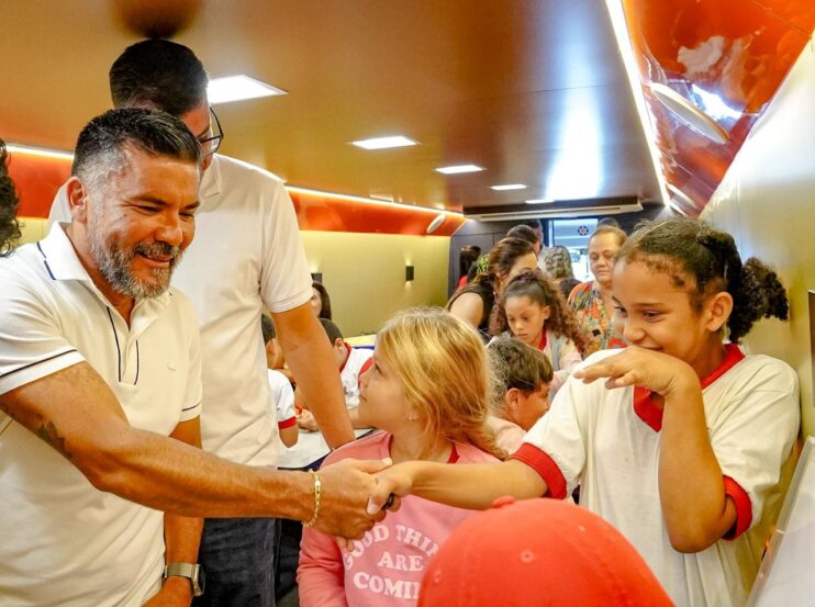 Prefeito visita projeto de robótica e avalia rumos da educação 13