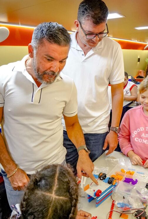 Prefeito visita projeto de robótica e avalia rumos da educação 12