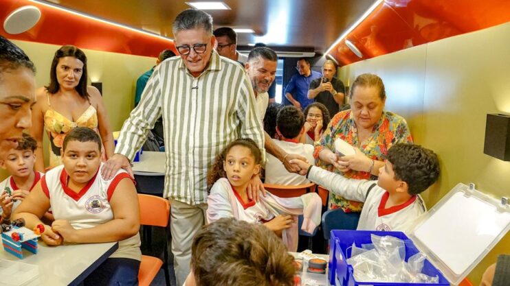 Prefeito visita projeto de robótica e avalia rumos da educação 15