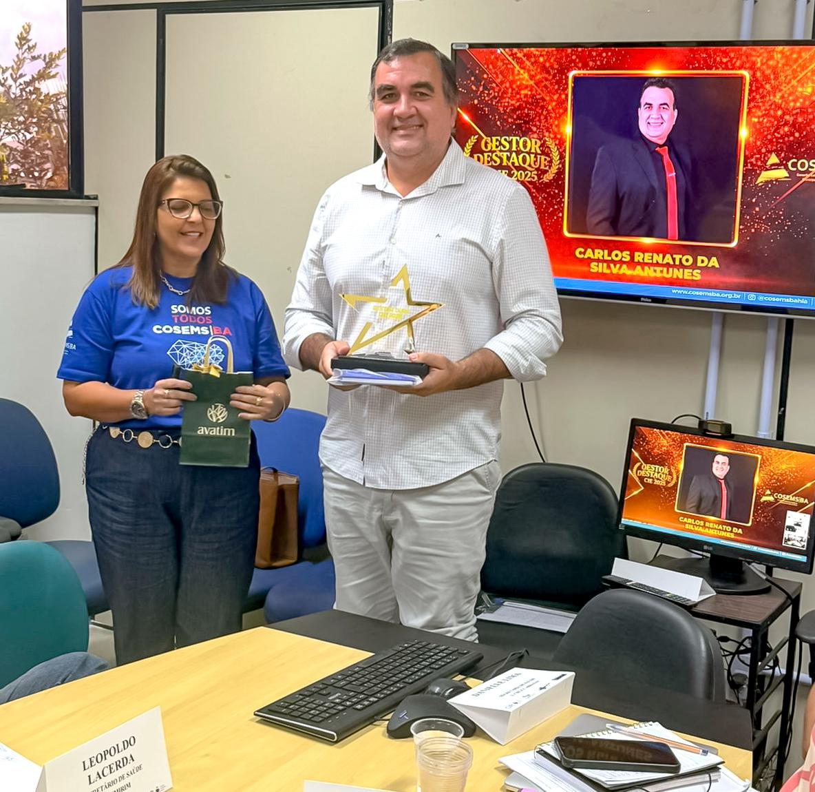 Secretário de Saúde de Porto Seguro recebe Prêmio Gestor de Ouro 4