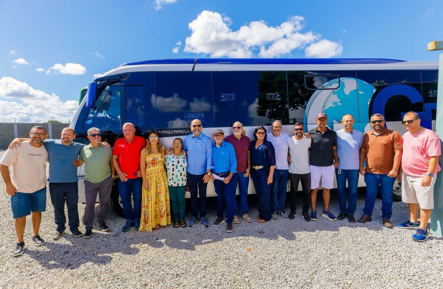 Prefeitura de Eunápolis retoma transporte coletivo com nova frota, passagem a 3 reais e tecnologia inédita 11