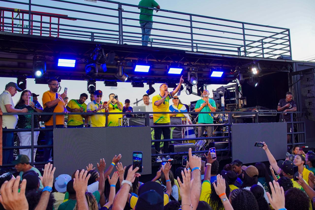 Fé toma ruas de Porto Seguro marcando 526 anos do Brasil com Marcha do Resgate e show da Banda Manancial 8