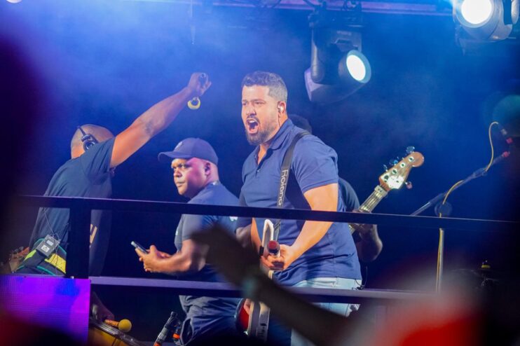 Fé toma ruas de Porto Seguro marcando 526 anos do Brasil com Marcha do Resgate e show da Banda Manancial 15