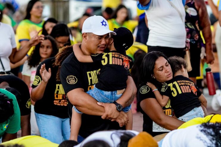 Fé toma ruas de Porto Seguro marcando 526 anos do Brasil com Marcha do Resgate e show da Banda Manancial 24