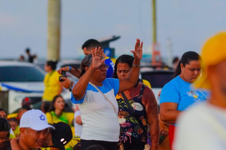 Fé toma ruas de Porto Seguro marcando 526 anos do Brasil com Marcha do Resgate e show da Banda Manancial 23