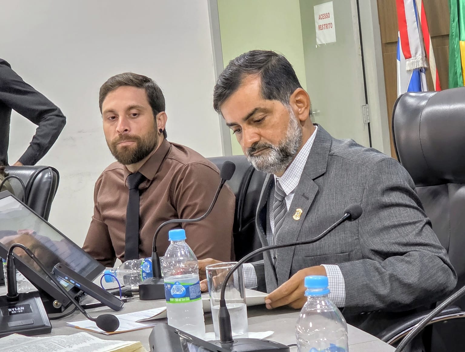 Câmara de Eunápolis aprova PL que proíbe soltura de fogos de artifício com estampido 6