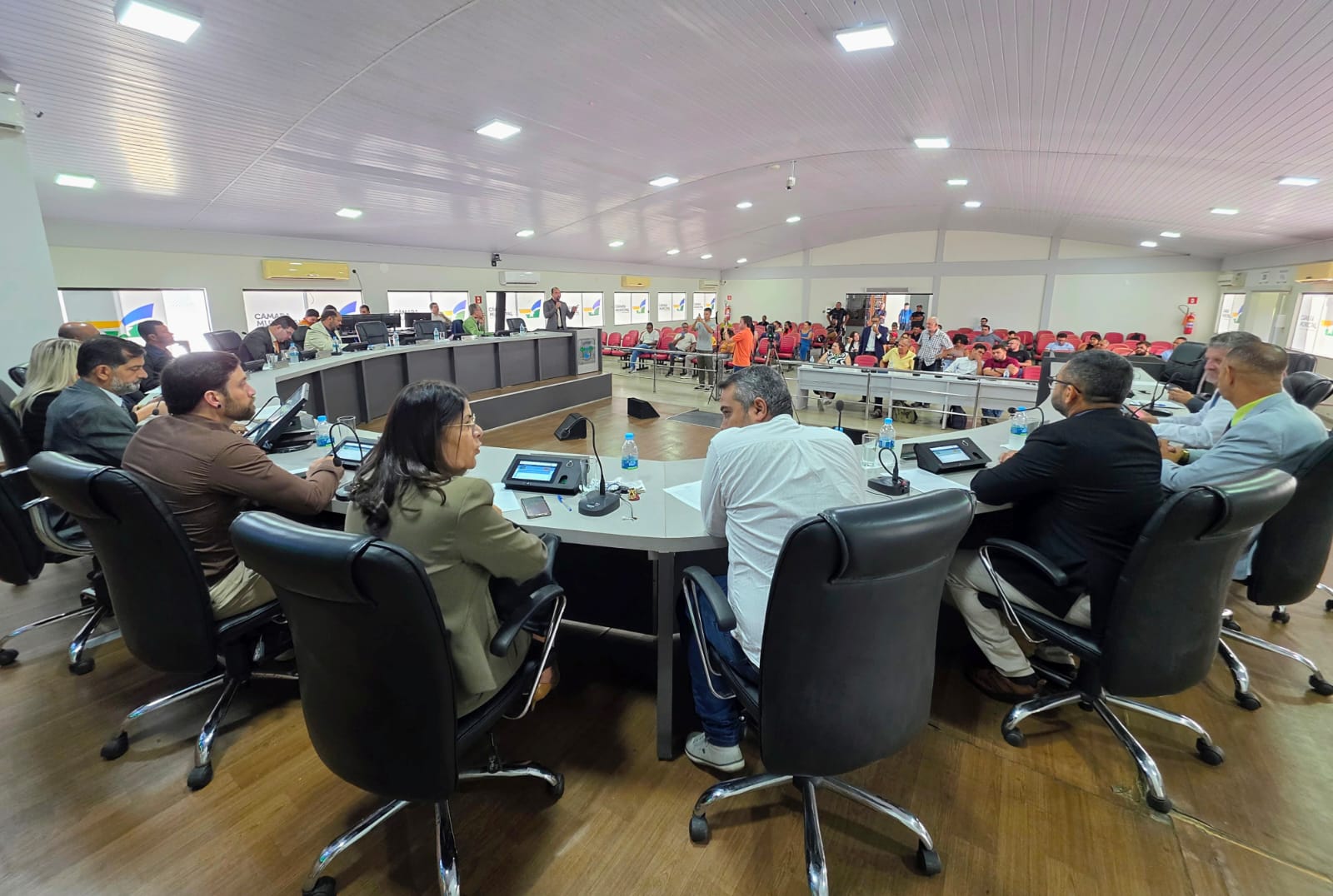 Câmara de Eunápolis aprova PL que proíbe soltura de fogos de artifício com estampido 5