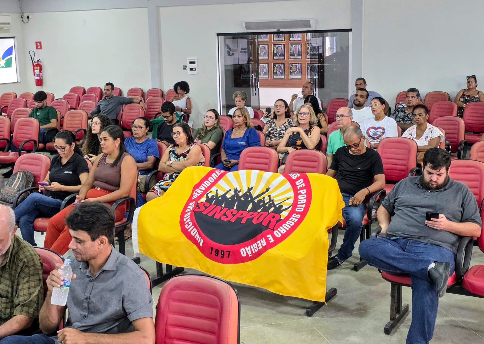 EUNÁPOLIS: Vereadores aprovam reajuste de 8% para servidores municipais 5