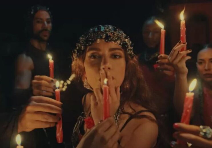 Cena polêmica em clipe de Anitta viraliza e cantora se explica: ‘Tudo pela arte’ 4