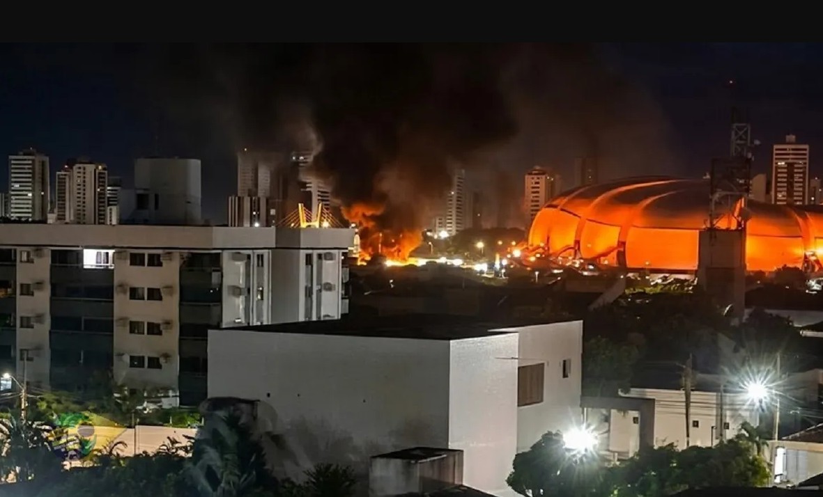Circo do Tirullipa é atingido por incêndio e tem estrutura destruída 5