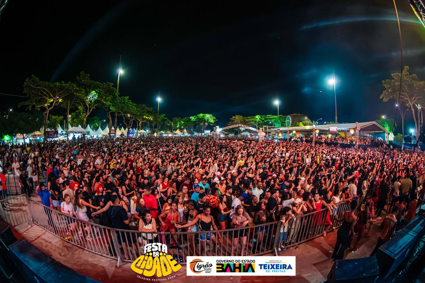 Última noite do Teixeira Festival 2026 é marcada por show histórico de Léo Santana 5