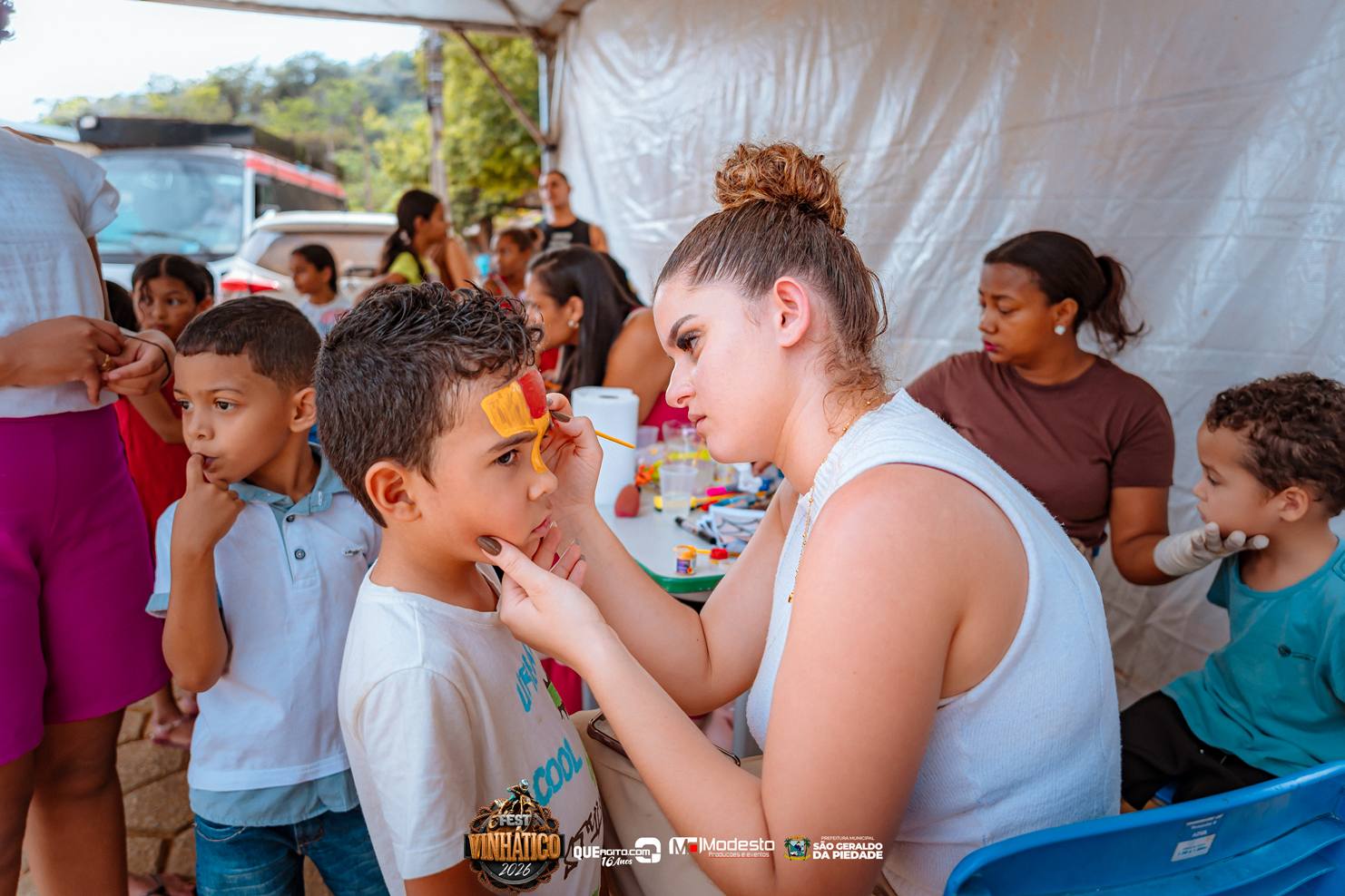 Manhã Recreativa reúne mamães e filhos no Vinhático em clima de alegria e homenagem 7