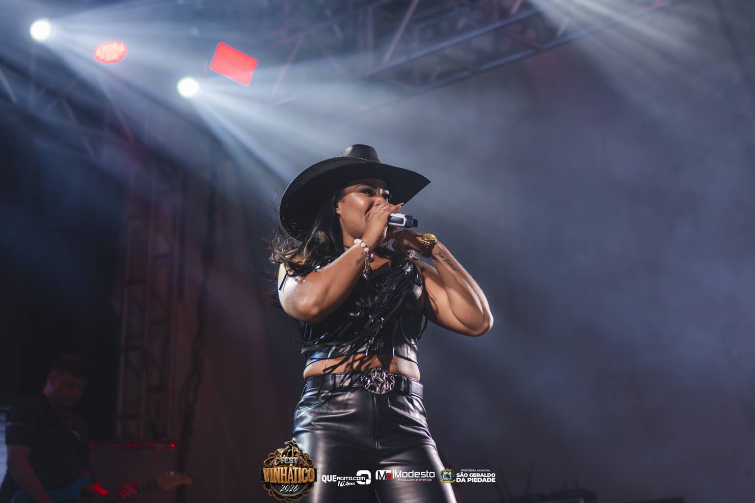Franciele Silva contagia público na primeira noite do Fest Vinhático 2026 10