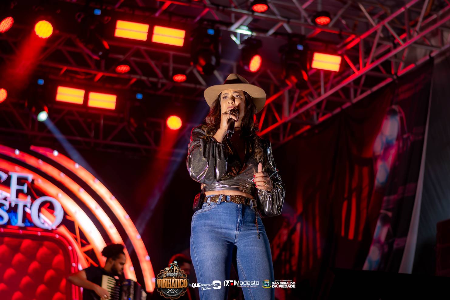 Guilherme Silva encerra o Fest Vinhático 2026 em grande estilo no distrito do Vinhático 7
