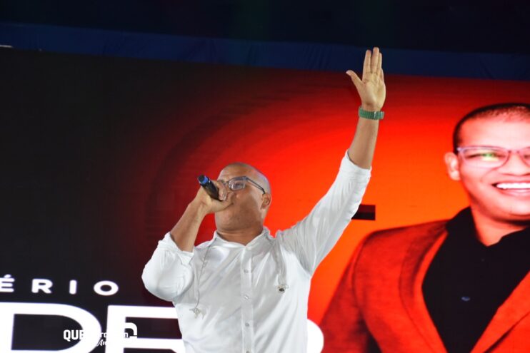 Eunápolis celebra 38 anos com grande noite gospel e show marcante de Valesca Mayssa 15