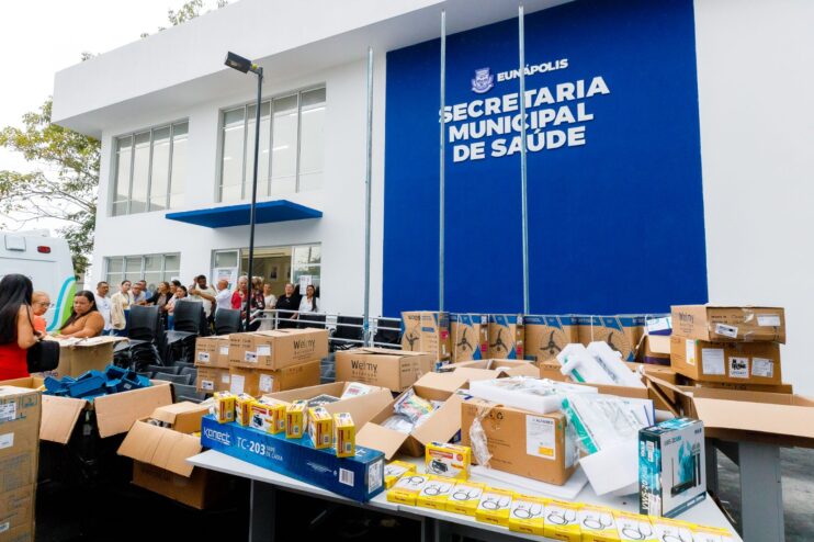 Prefeitura de Eunápolis recebe equipamentos e veículos para fortalecer a rede municipal de saúde 15