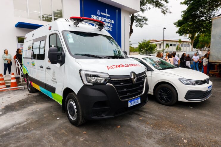 Prefeitura de Eunápolis recebe equipamentos e veículos para fortalecer a rede municipal de saúde 11