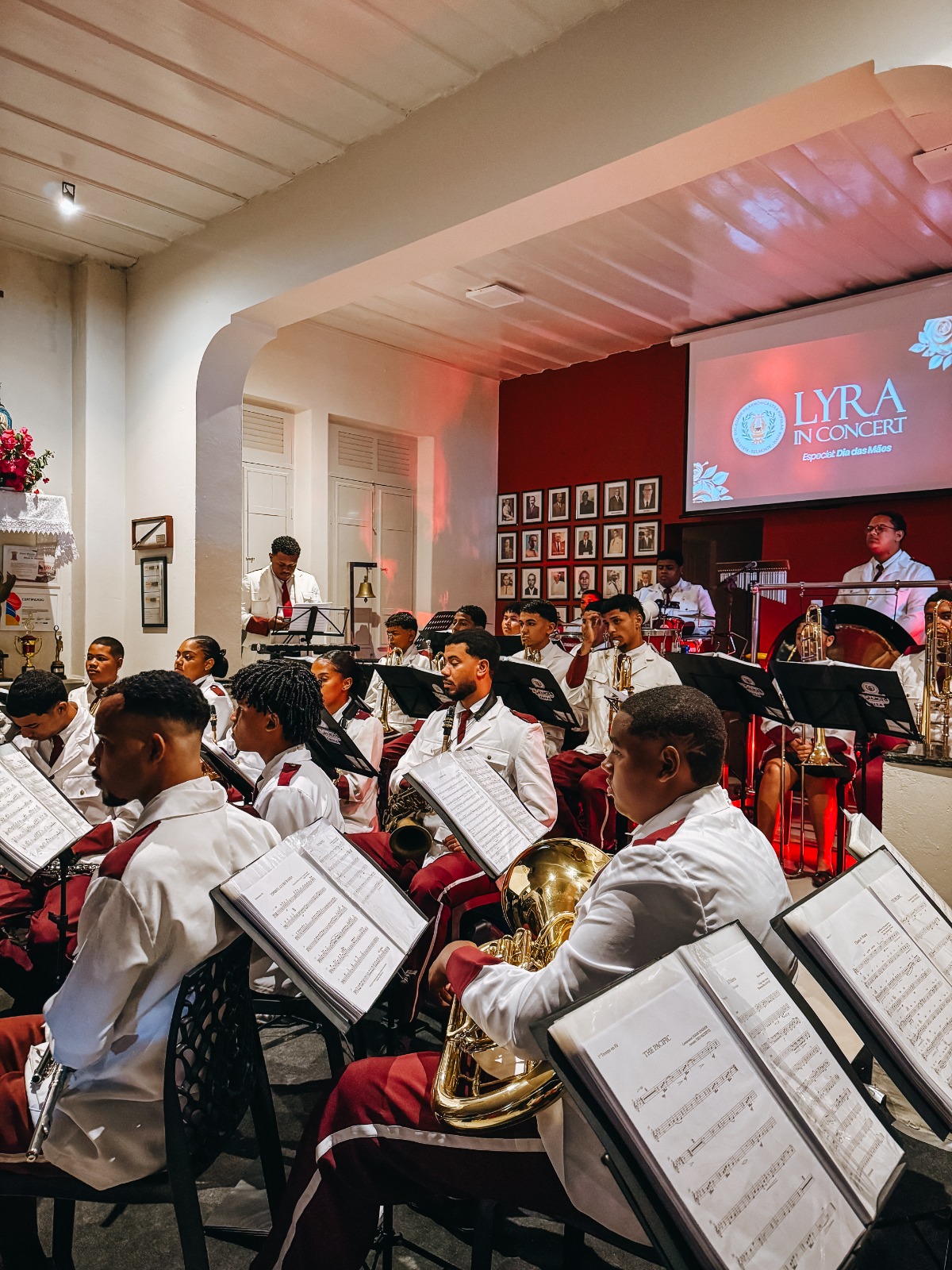 🎶 Filarmônica Lyra Popular emociona público em concerto especial de Dia das Mães em Belmonte 7