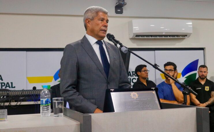Noite de muita emoção marca entrega de Comenda e Títulos de Cidadania na Câmara de Eunápolis 53